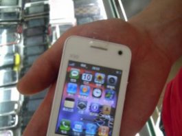 Humour – iPhone 4 blanc nano