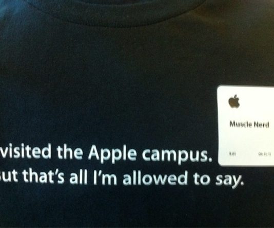 Le hacker MuscleNerd en visite chez Apple