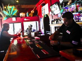 Apple égare l’iPhone 5 dans un bar ! Y a du déjà vu…