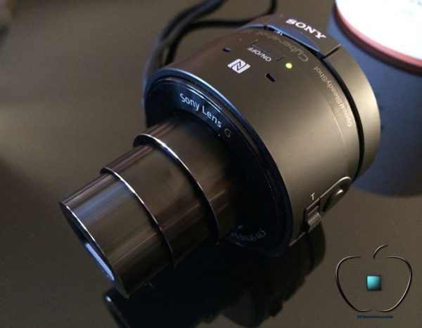 Presentation-du-Sony-Cyber-shot-DSC-QX10-par-iPhonote-4-700x545