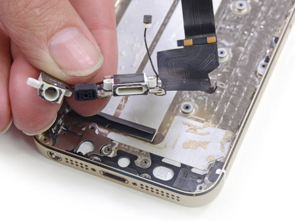 iphone-6-le-dock-lightning-et-audio-ont-aussi-fuite_3
