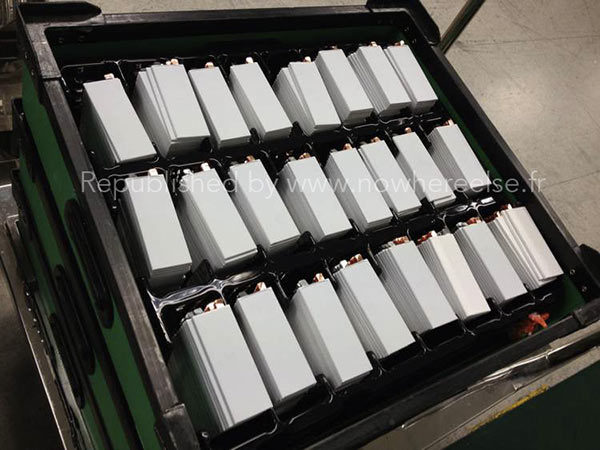 iphone-6-une-autre-batterie-etrange-et-souple-pour-le-plus-grand-iphone-6_2