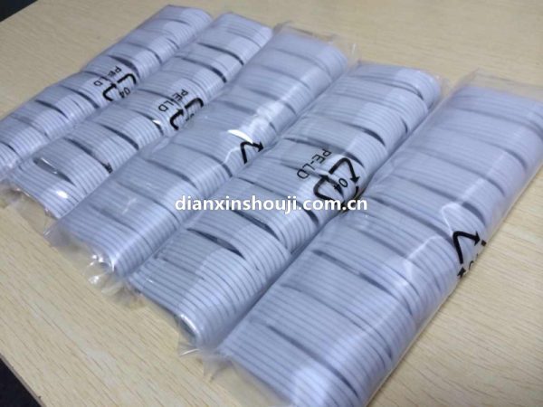 iphone-6-apple-prevoit-des-cables-usb-reversibles_3