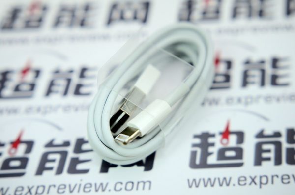iphone-6-des-images-exclusives-des-cables-lightning-usb-3-1-reversibles-dans-leur-packaging_1