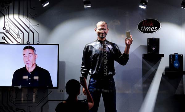 une-statue-de-cire-de-steve-jobs-pour-vendre-l-iphone-5s_2