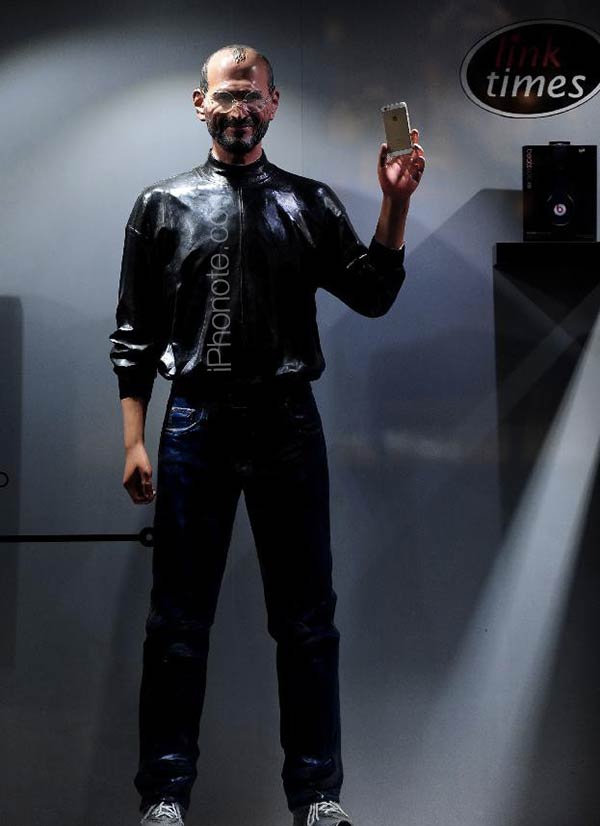 une-statue-de-cire-de-steve-jobs-pour-vendre-l-iphone-5s_3