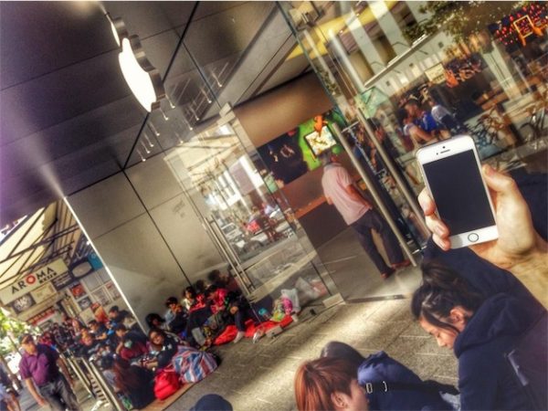 iphone-6-ca-campe-deja-devant-les-apple-store_14