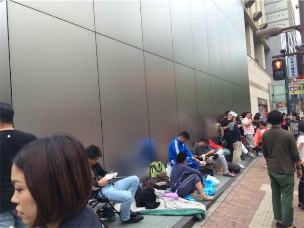 iphone-6-ca-campe-deja-devant-les-apple-store_9