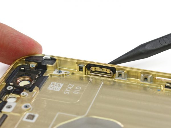 les-iphone-6-et-iphone-6-plus-resistent-a-une-breve-immersion-dans-l-eau_2