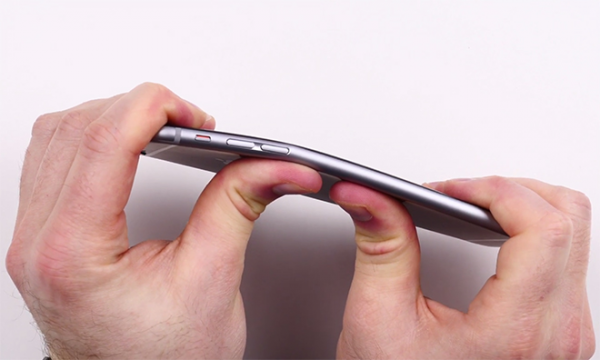 unbox-therapy-fait-une-demonstration-de-pliage-du-iphone-6-video