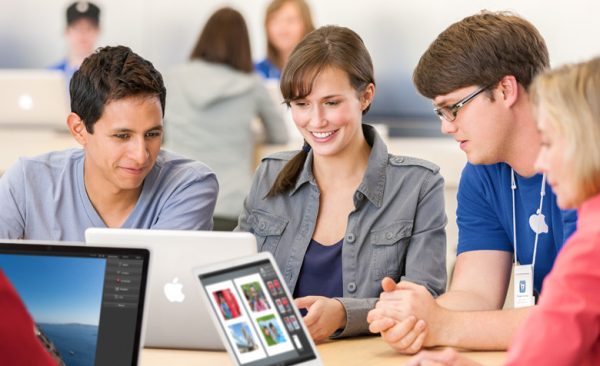 les-apple-store-se-mettront-aux-couleurs-de-noel-et-les-genius-aussi