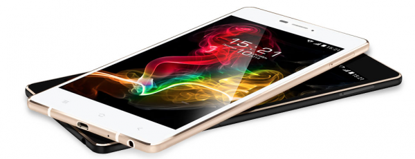 kazam-une-pub-sexy-pour-son-smartphone-le-plus-fin-du-monde-avec-un-air-d-iphone-6