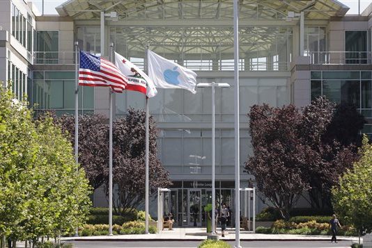 Deux législateurs américains tentent de faire revenir le cash d’Apple aux USA
