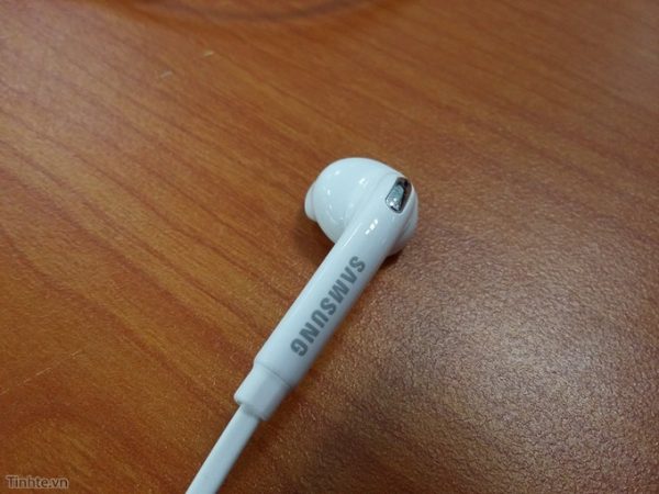 samsung-est-plein-plagiat-avec-les-earpords-dapple_4