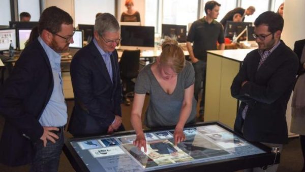 tim-cook-en-visite-en-allemagne-rencontre-la-chanceliere-allemande-angela-merkel_2