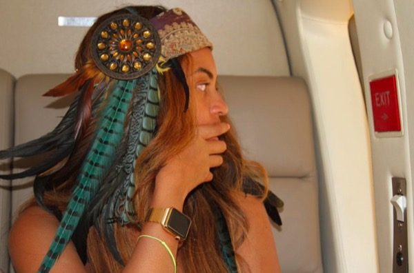 beyonce-se-balade-avec-david-guetta-et-lapple-watch-a-coachella_5