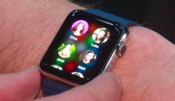 dangers-des-smarwatches-au-volant-un-avocat-demande-1-milliard-de-dollars-pour-financer-une-campagne-pub