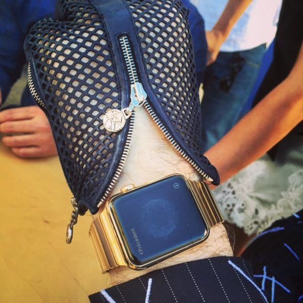 karl-lagerfeld-devoile-son-apple-watch-edition-or