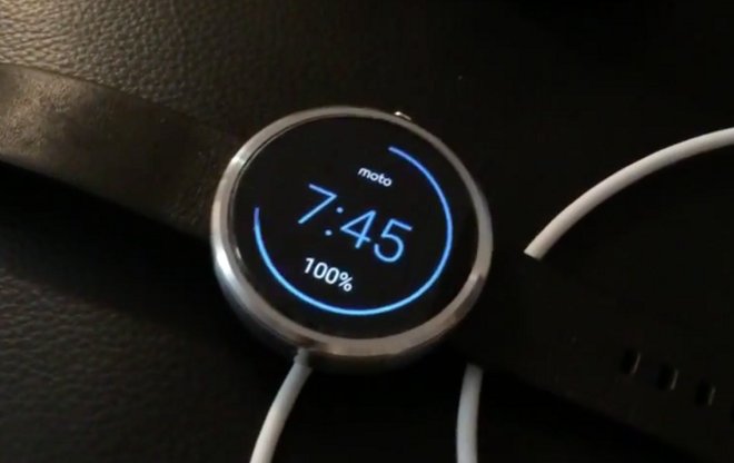 le-cable-de-charge-de-lapple-watch-capable-de-recharger-la-moto-360-et-autres-smartwatches