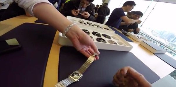 plusieurs-videos-de-tests-de-lapple-watch-en-apple-store