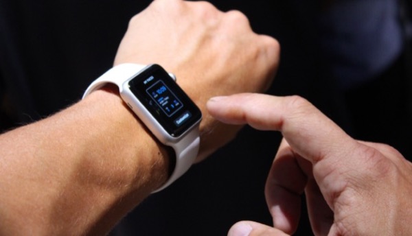 120-damende-et-4-points-perdus-pour-avoir-utilise-son-apple-watch-en-conduisant