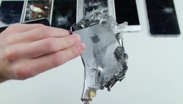 insolite-quand-une-collection-diphone-est-detruite-video