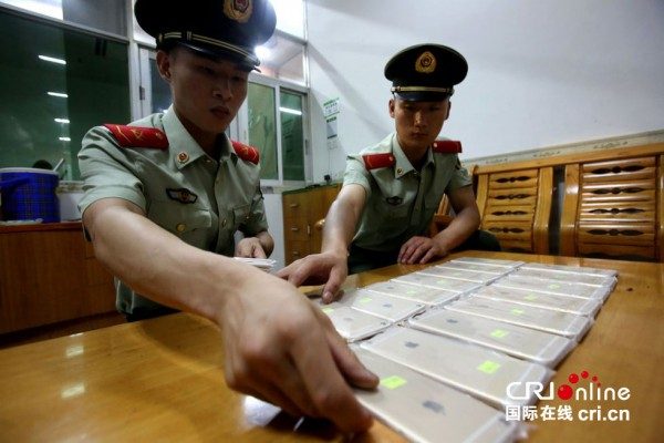 vol-de-18-iphone-6-plus-caches-dans-un-cadre-de-velo-dans-lusine-de-production-a-shenzhen