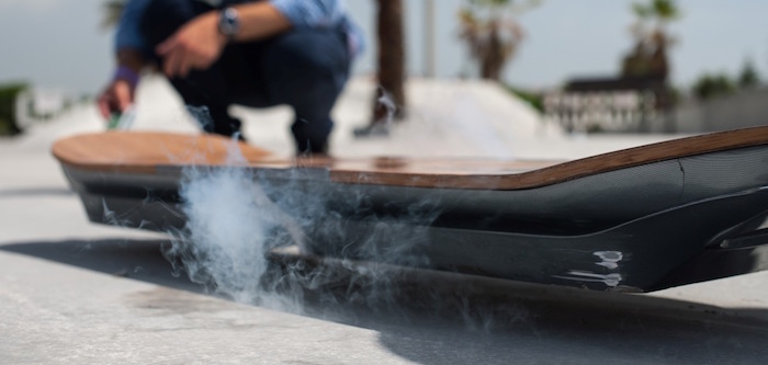 lexus-le-hoverboard-en-situation-reelle-et-son-histoire-videos