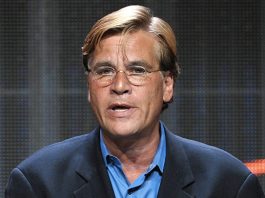 Finalement, Aaron Sorkin revient sur ses propos et s’excuse auprès de Tim Cook
