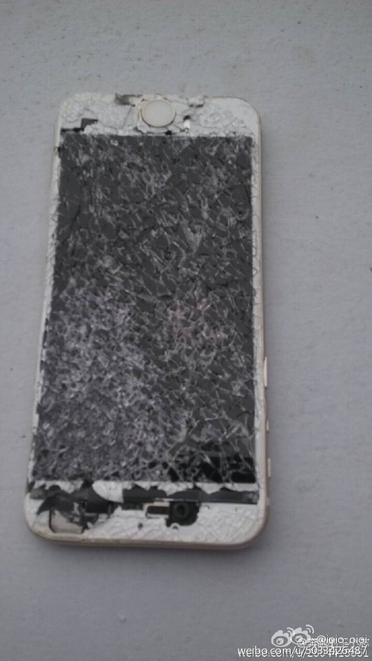 un-professeur-casse-volontairement-les-iphone-6-de-ses-eleves
