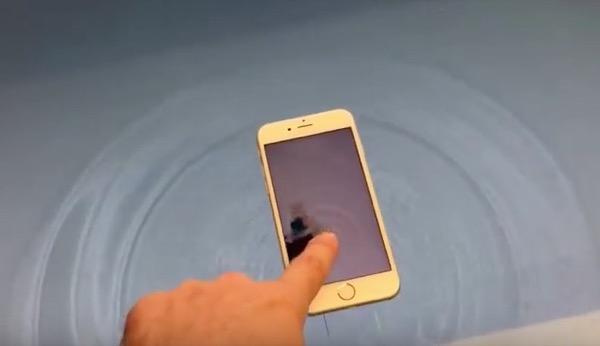 apple-store-des-tables-interactives-pour-mettre-en-evidence-le-3d-touch-des-iphone-6s
