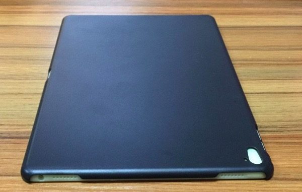 ipad-pro-97-pouces-des-coques-revelent-la-presence-du-port-smart-connector-et-du-flash_4