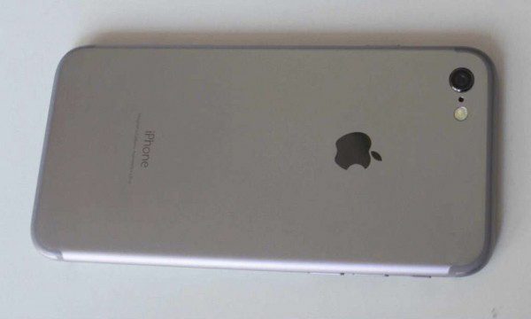 iphone-7-de-nouvelles-fuites-montrent-labsence-de-bouton-et-plus-encore