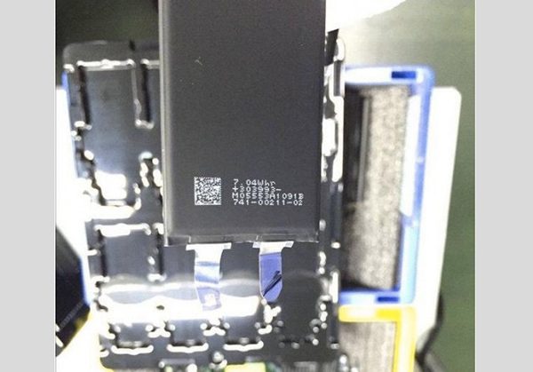 iphone-7-premiere-photo-de-batterie-fuite_2