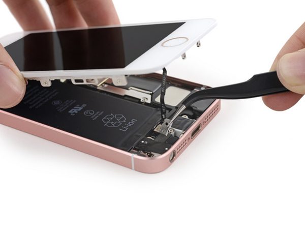 ifixit-a-procede-demontage-de-liphone-se_2