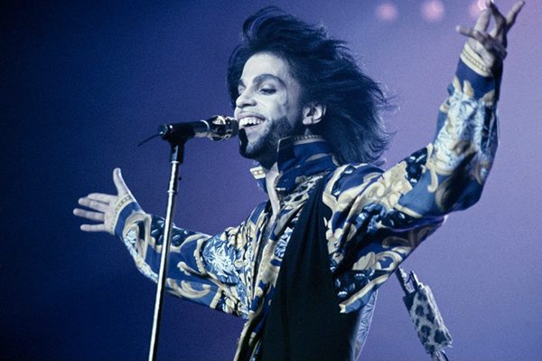 prince-plusieurs-hommages-et-sa-musique-au-sommet-des-charts-sur-itunes