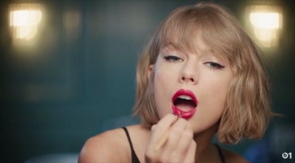 taylor-swift-fait-encore-la-promo-dapple-music-video_1