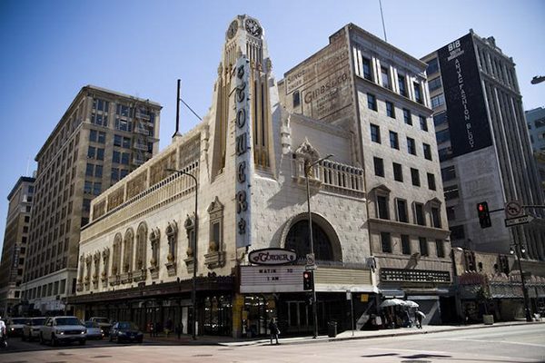 futur-apple-store-cinema-de-1927-a-los-angeles_2
