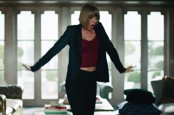 taylor-swift-apparait-derniere-pub-dapple-music-video