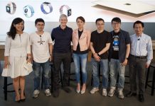 Tim Cook et la présidente de Didi Chuxing visitent l’Apple Store de Beijing