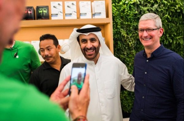 tim-cook-passe-dabord-par-dubai-avant-de-retrouver-le-1-infinite-loop