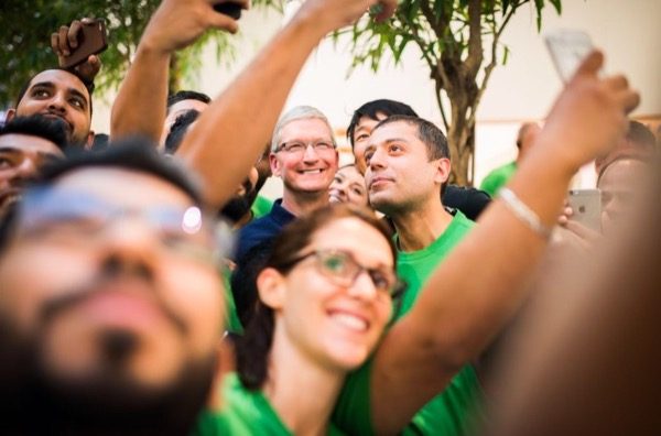 tim-cook-passe-dabord-par-dubai-avant-de-retrouver-le-1-infinite-loop_2