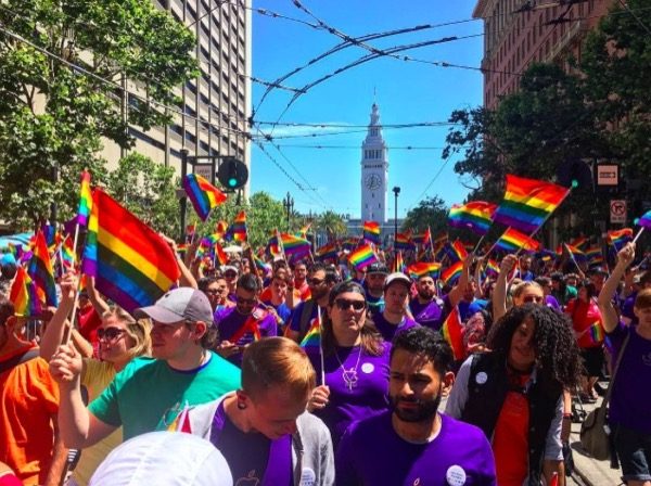 apple-a-offert-un-bracelet-apple-watch-a-leffigie-de-la-gay-pride-de-san-francisco
