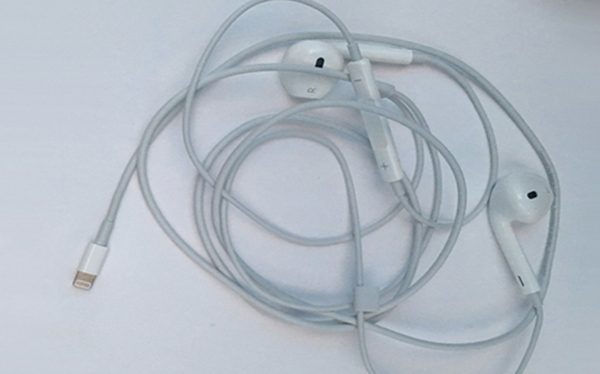 iphone-7-des-earpods-lightning-fournis-avec-un-adaptateur-mini-jack