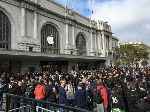 wwdc-7000-personnes-attendent-le-coup-denvoi