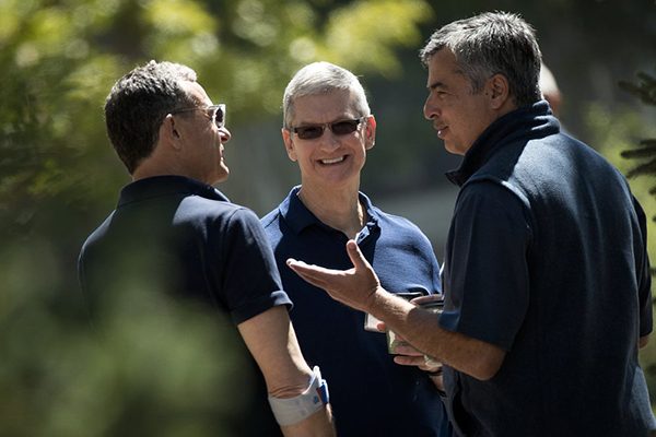 tim-cook-eddy-cue-participent-a-nouveau-a-conference-de-presse-sun-valley