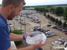 Quand un Galaxy Note 7 chute de 30 mètres dans un bloc de glace !