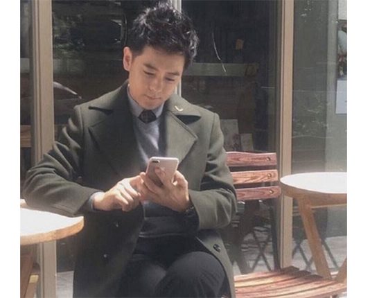 Serait-ce le vrai iPhone 7 Plus dans les mains du chanteur Jimmy Lin ?