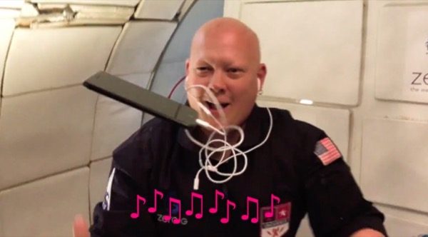 insolite-deballage-de-liphone-7-lespace-presque-video