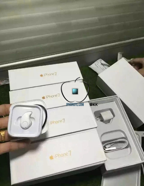 iphone-7-7-plus-nouvelles-fuites-des-airpods-dans-la-boite-et-des-ecrans_2